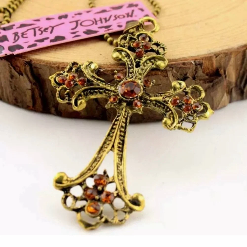 🔥BETSEY JOHNSON NECKLACE - Picture 2 of 4